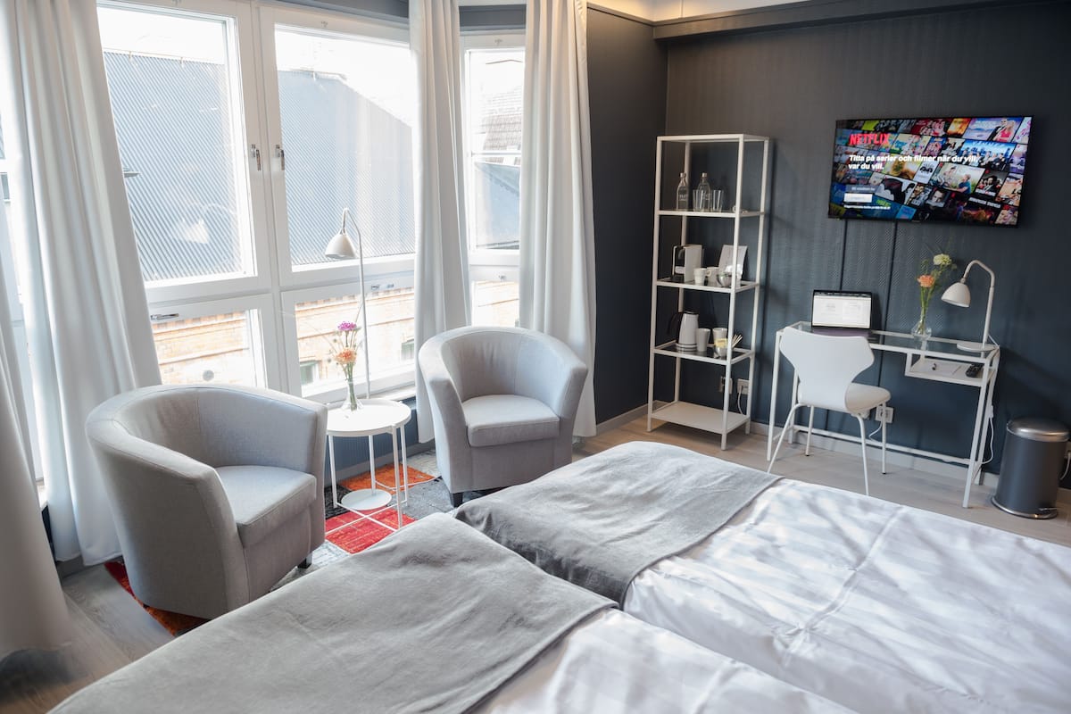 1 bedroom, desk, laptop workspace, blackout curtains