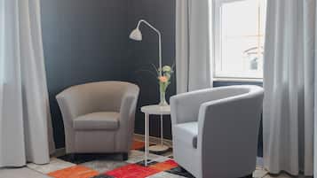 Executive Room | Desk, laptop workspace, blackout drapes, cribs/infant beds
