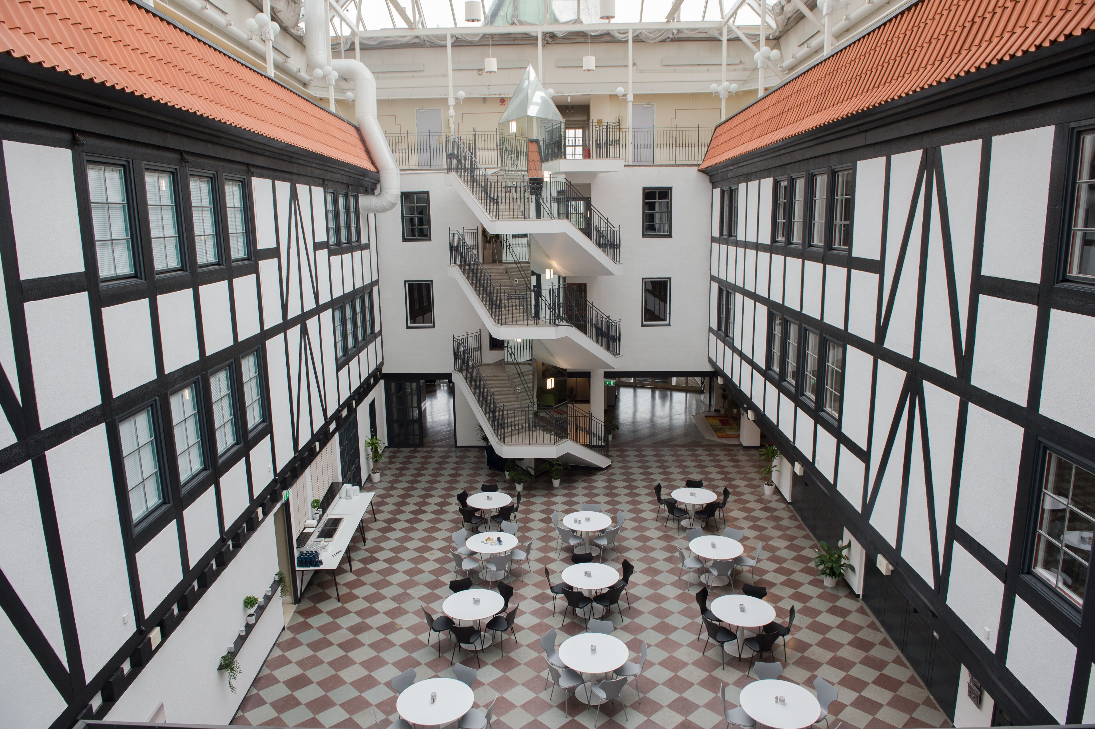 executive room, courtyard view | courtyard view