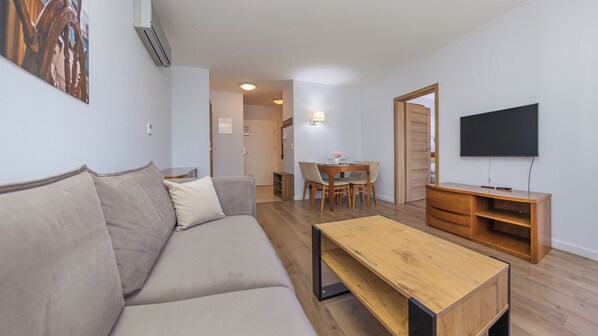 Apartment (13) | Living area | Flat-screen TV - Prywatne apartamenty Sun & Snow w obiekcie Gwiazda Morza (Wladyslawowo)