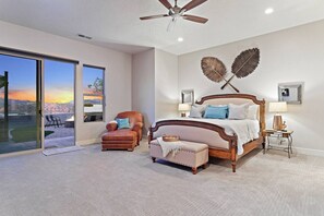 4 bedrooms, desk, iron/ironing board, travel cot - Hillside Hurricane Home - Open, Luxurious, wViews (Hurricane)