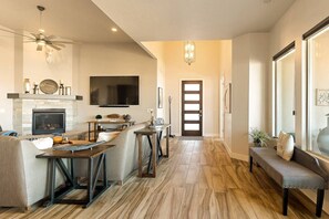 Televisio, takka, työhuone, tulostin