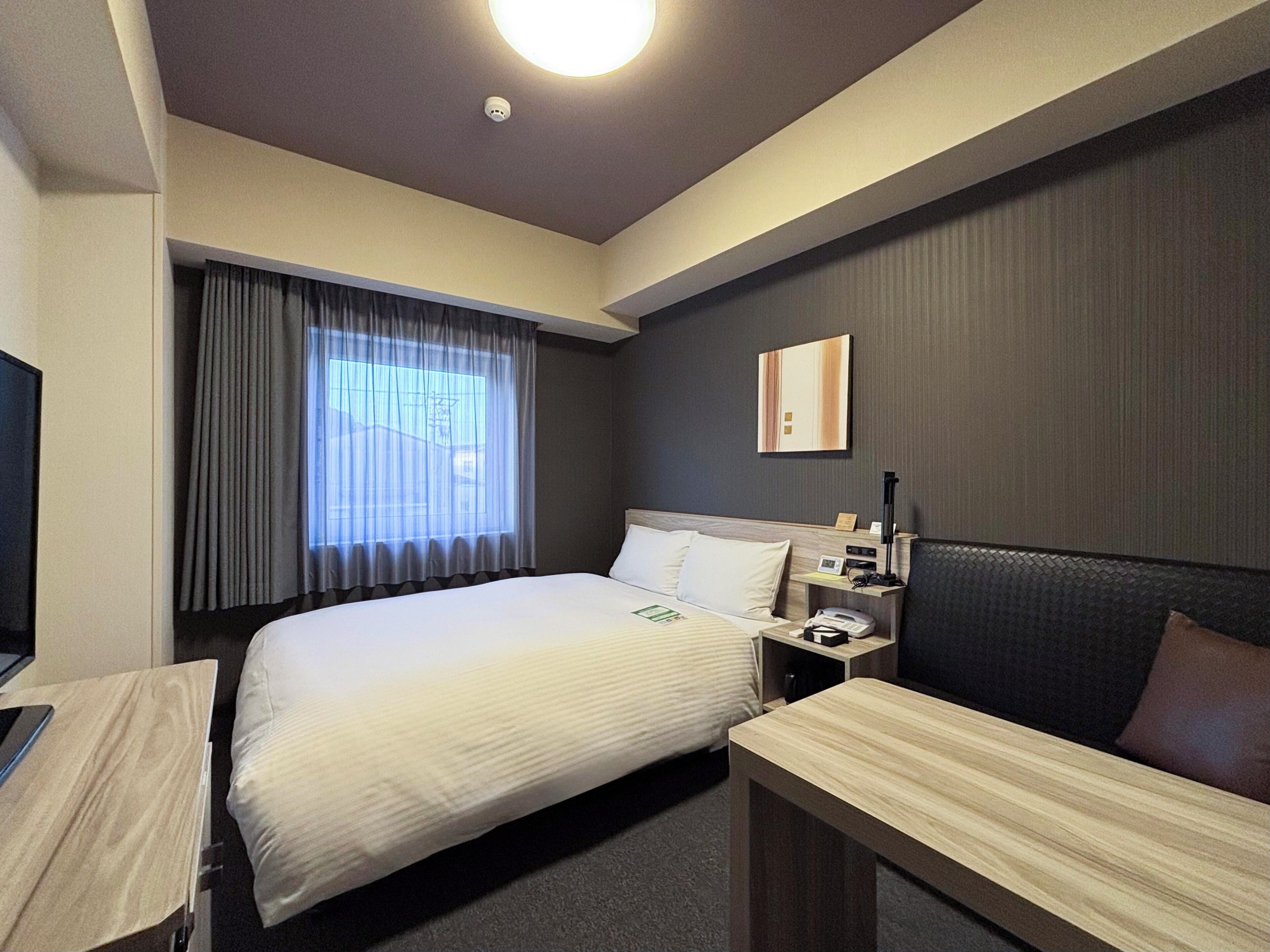 Desk, free WiFi, bed sheets