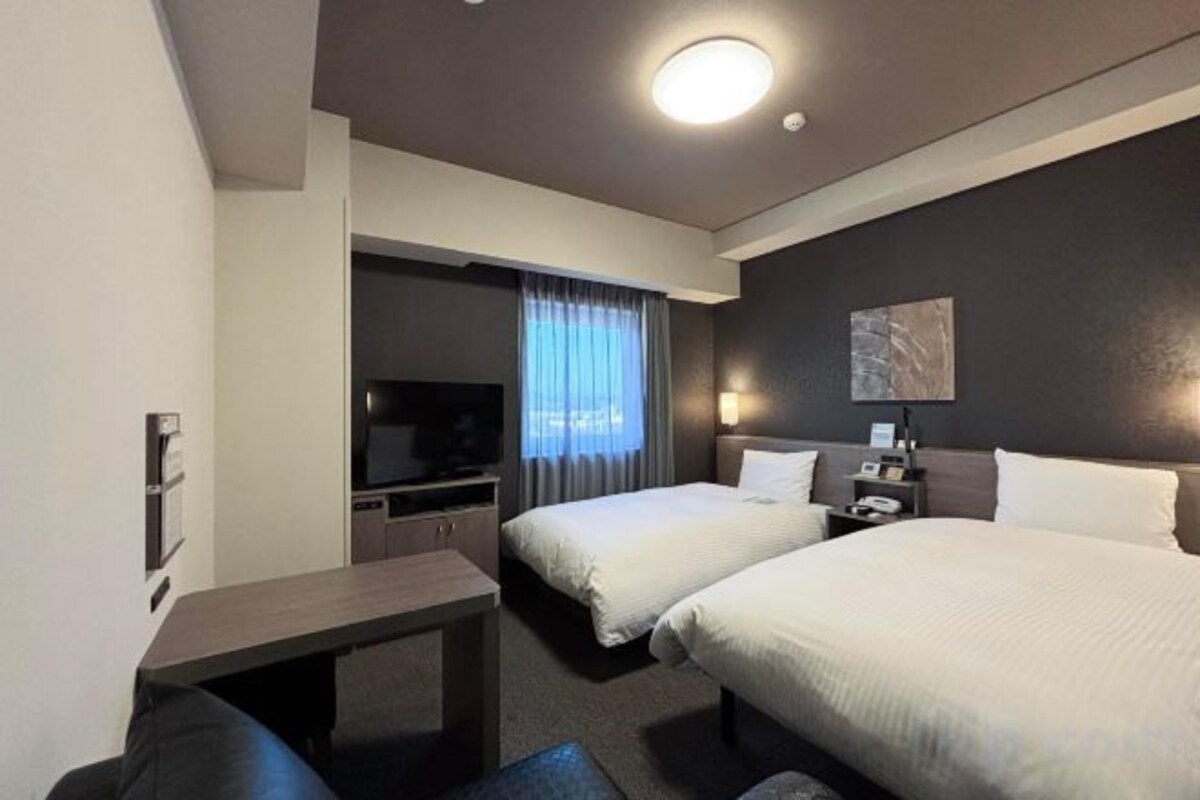 Desk, WiFi (free), bed sheets