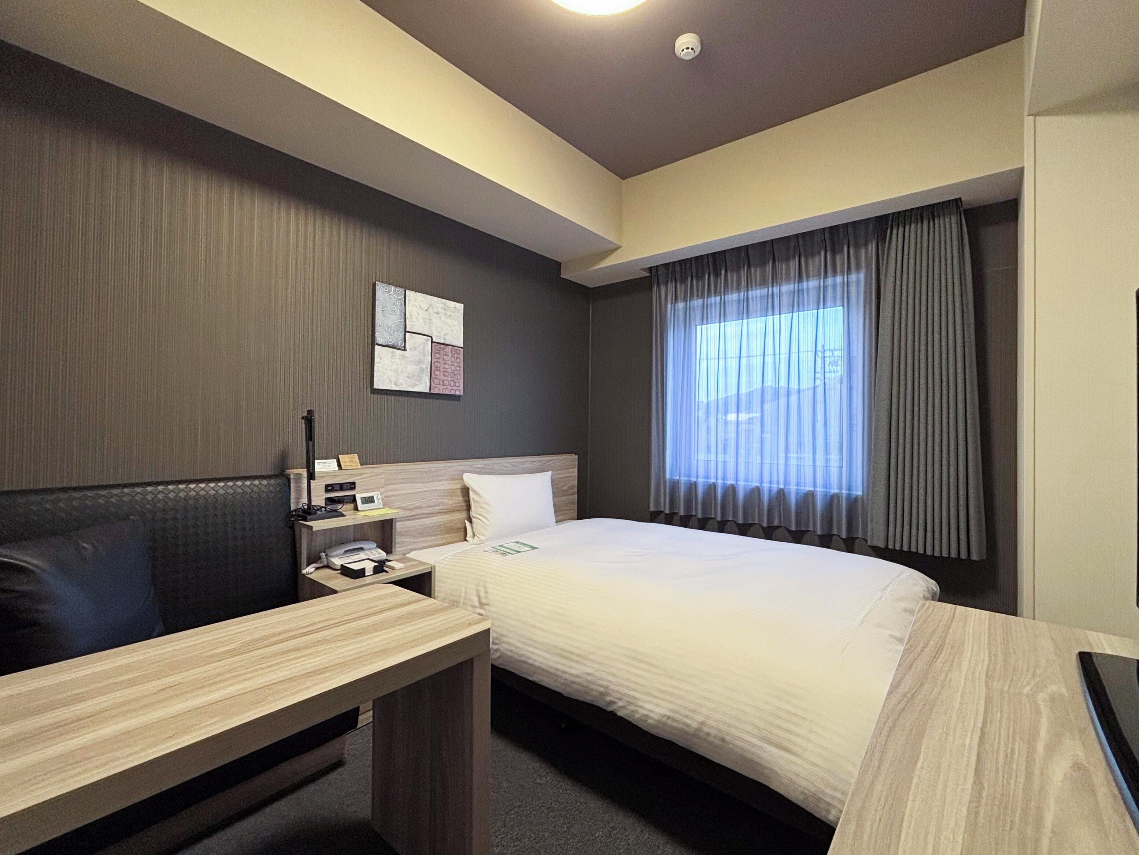 Desk, free WiFi, bed sheets