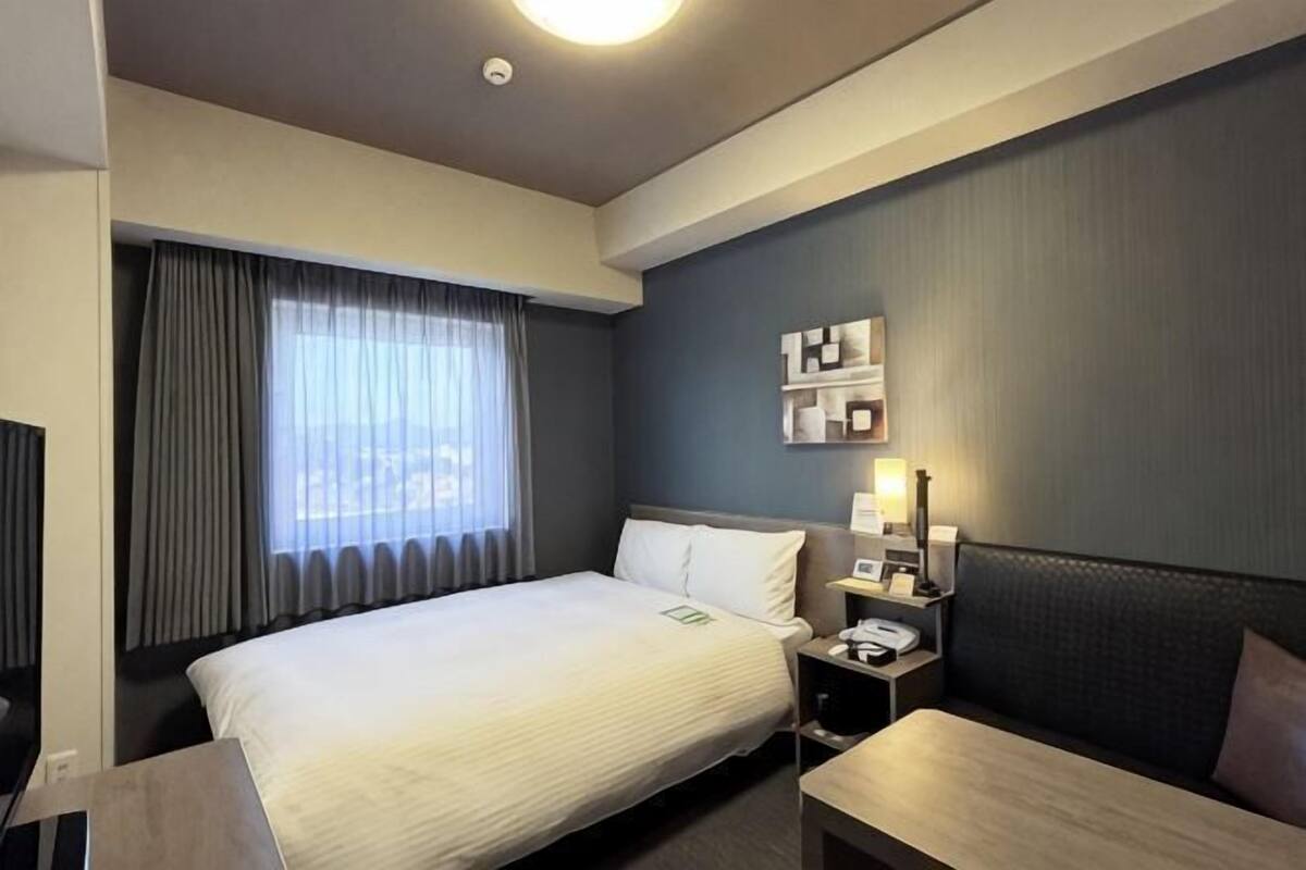 Escrivaninha, Wi-Fi de cortesia, roupa de cama