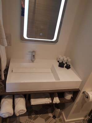 Deluxe Double Room | Bathroom