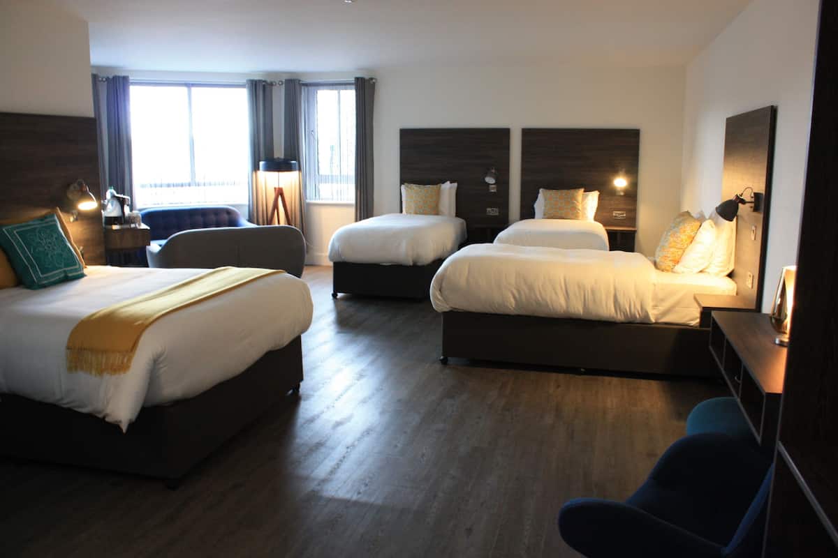 the suite spot | living area | 42-inch flat-screen tv with digital channels, tv, netflix