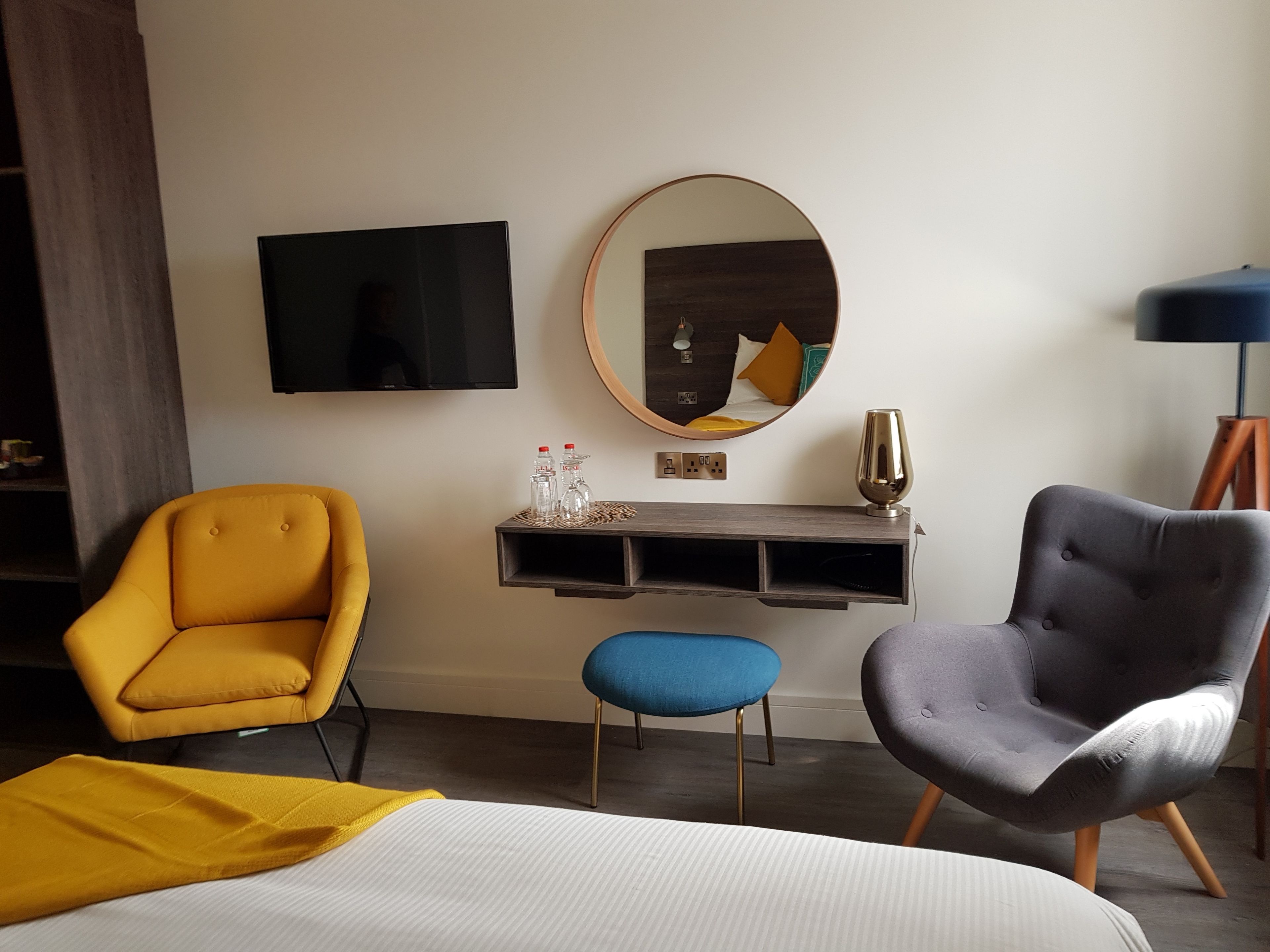 deluxe double room | individually decorated, individually furnished, desk, soundproofing