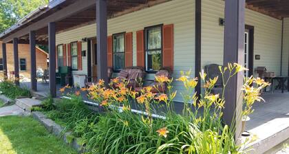 RIVERVIEW ADIRONDACK RUSTIC APARTMENT