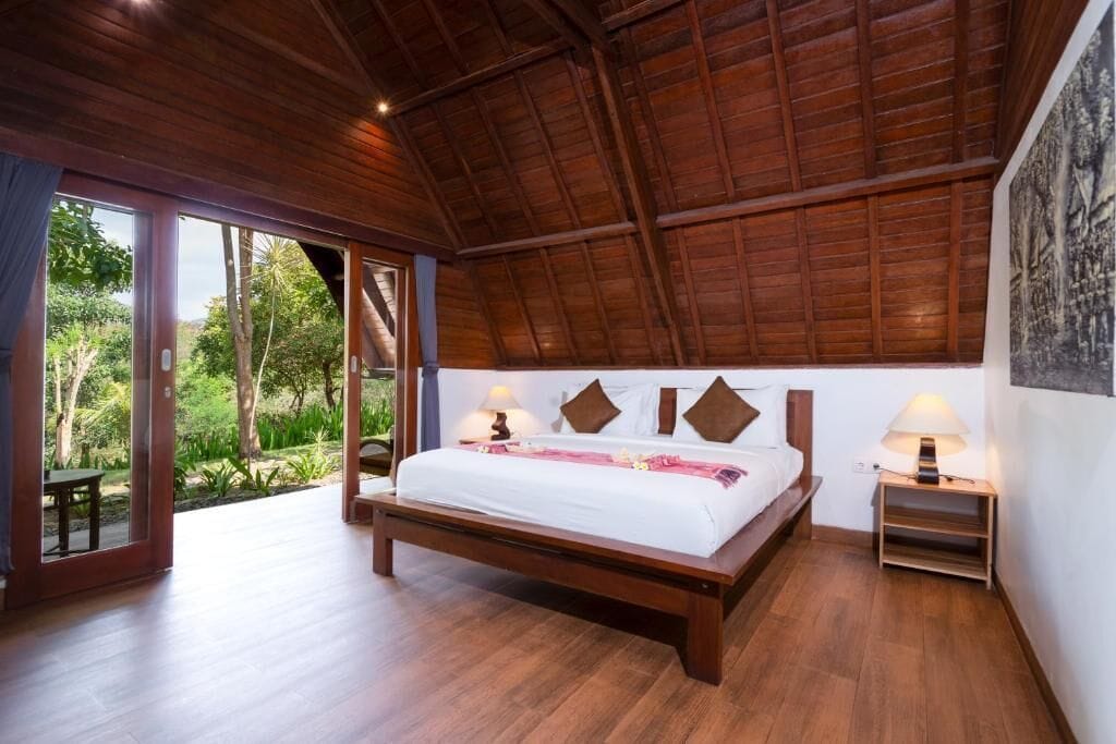 In-room safe, desk, free WiFi