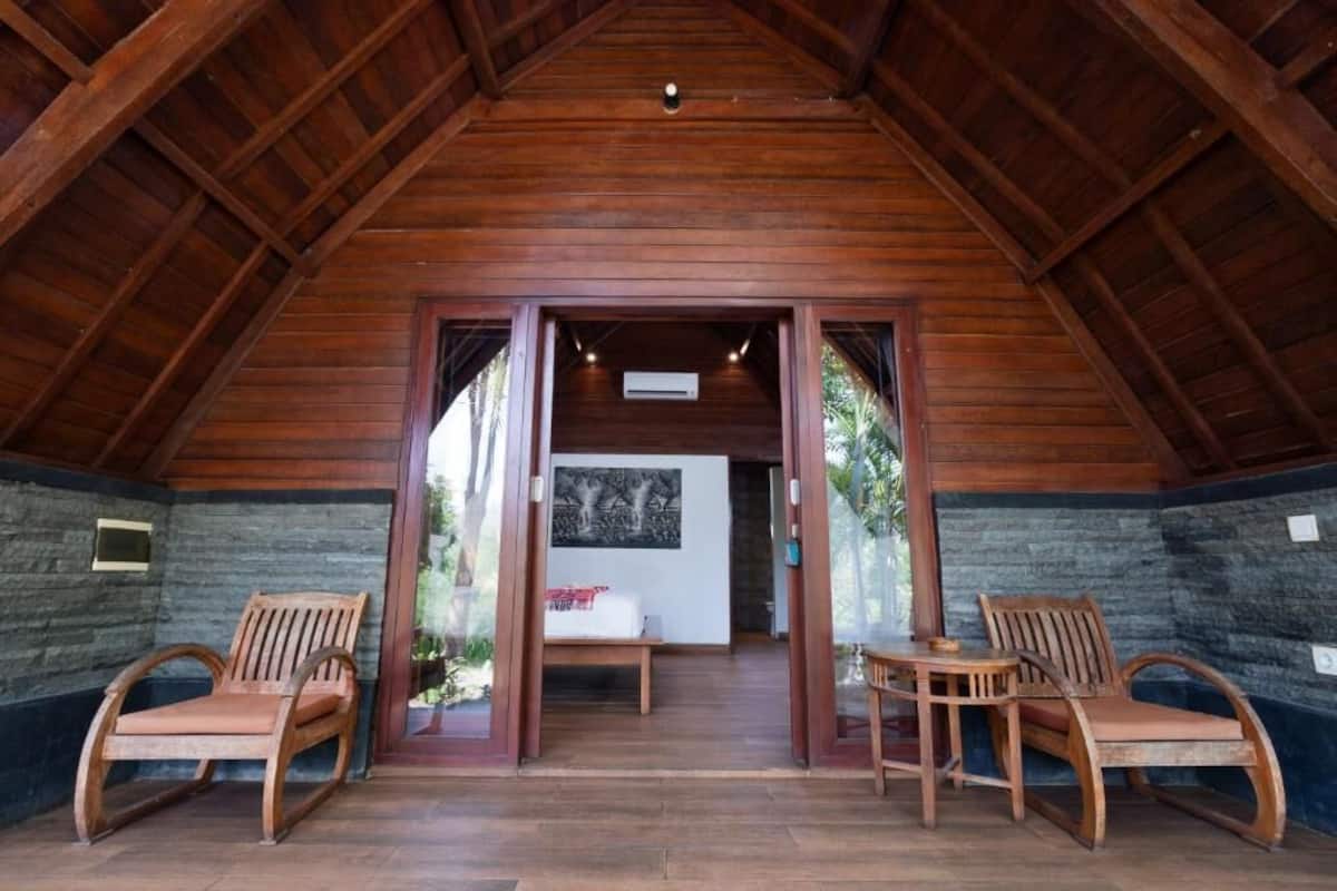 5 bedrooms, in-room safe, desk, free WiFi
