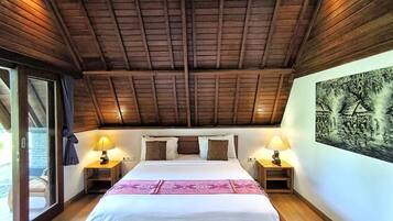 5 bedrooms, in-room safe, desk, free WiFi