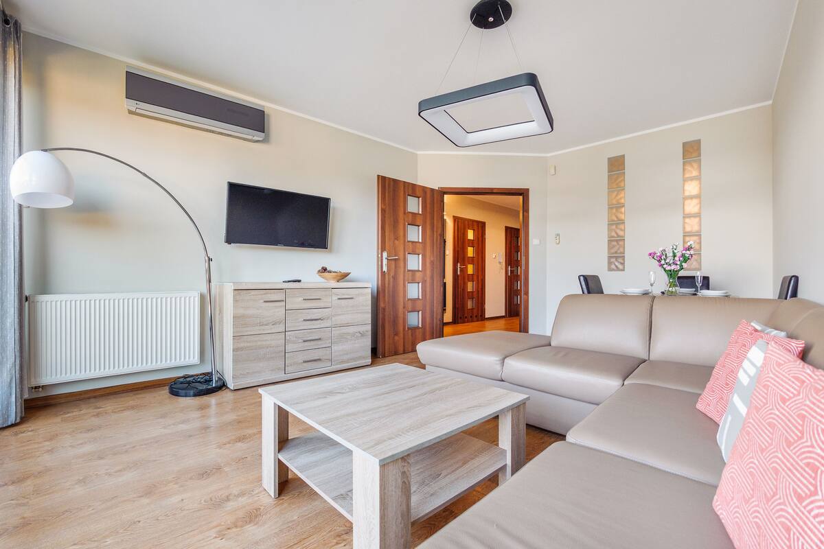 Appartement (49) | Woonruimte | Een televisie