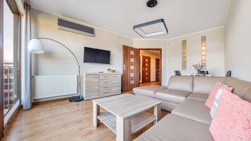 Apartment (49) | Wohnbereich | Fernseher