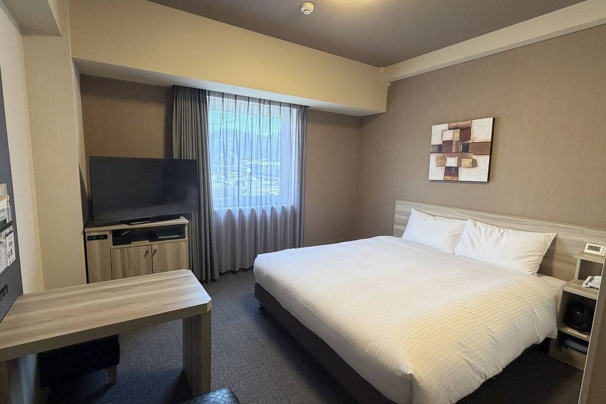 Desk, WiFi (free), bed sheets