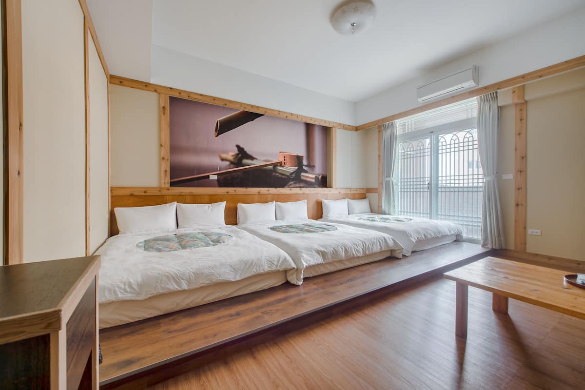 Family Room | Blackout drapes, free WiFi, bed sheets