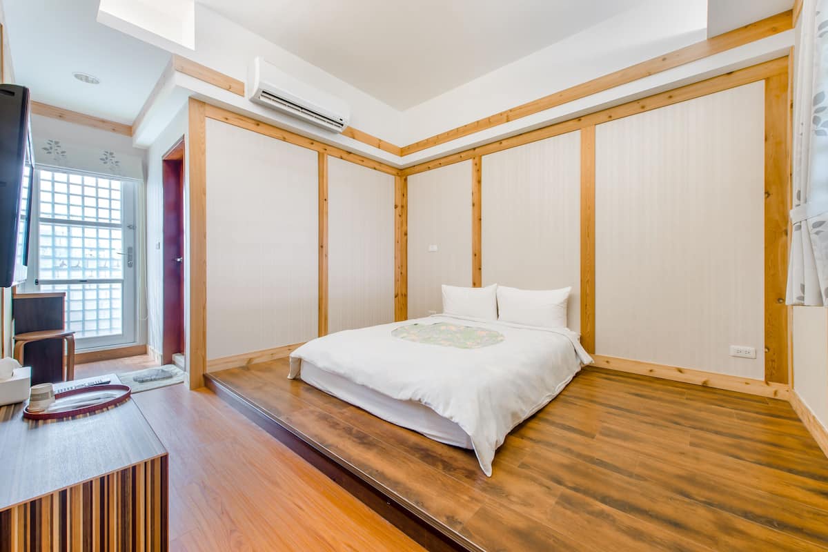 Double Room | Blackout drapes, free WiFi, bed sheets