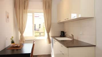 Basic Apartment | Private kitchenette