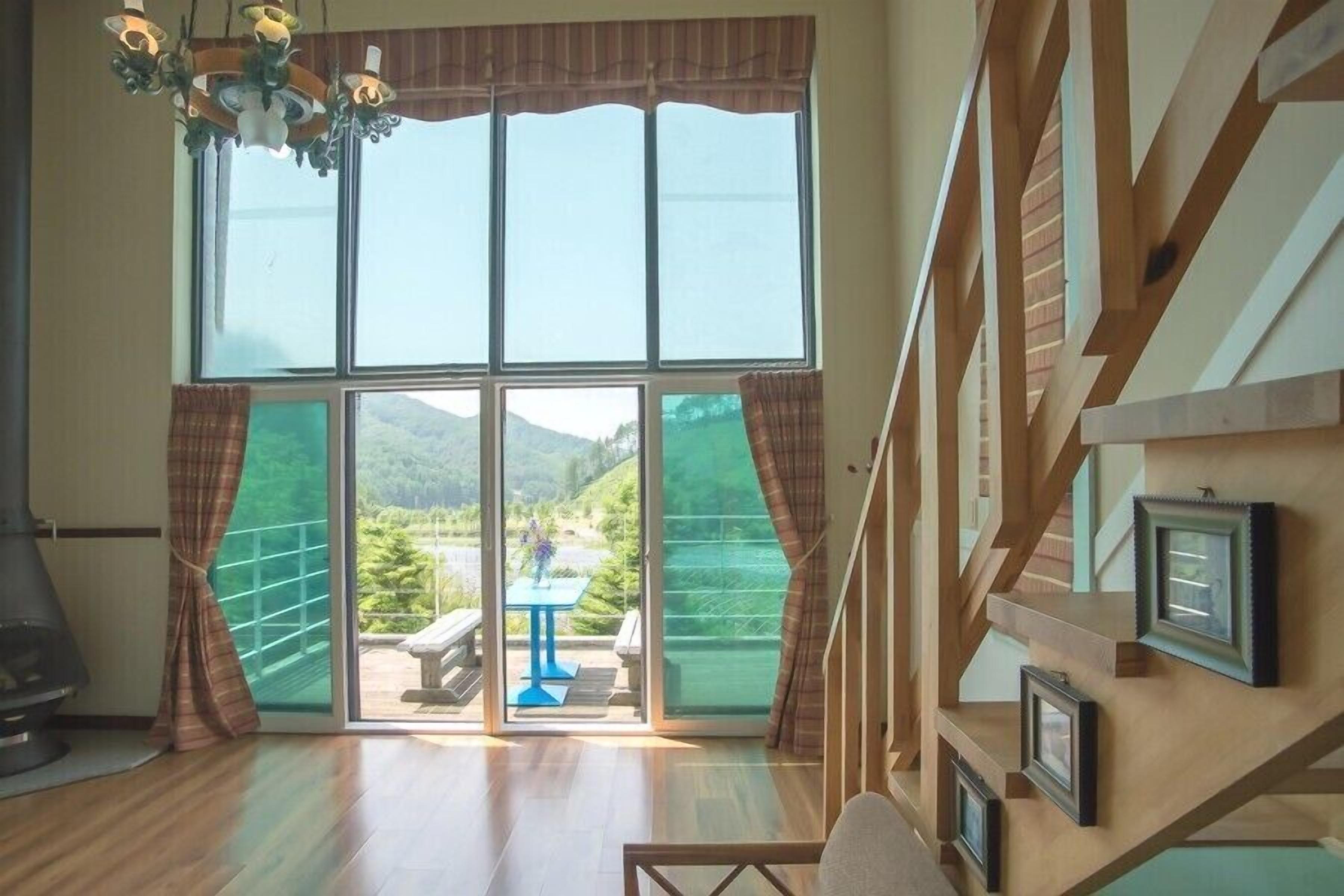 客房 (Hyunny) | 起居区 | 平板电视