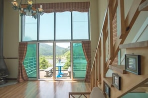 Room (Hyunny) | Living area