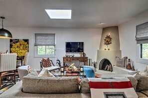 TV, fireplace, books - Modern Bungalow w/ Santa Fe Charm < 2 Mi to Plaza (Santa Fe)