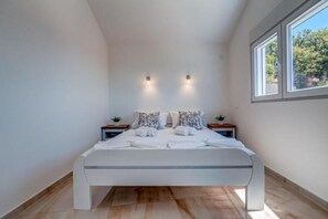 3 chambres, fer et planche à repasser, Wi-Fi, draps fournis