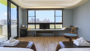 4 人部屋 | デスク、WiFi (無料)