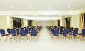 Business centre - Treebo The Galaxy Bommasandra (Anekal)