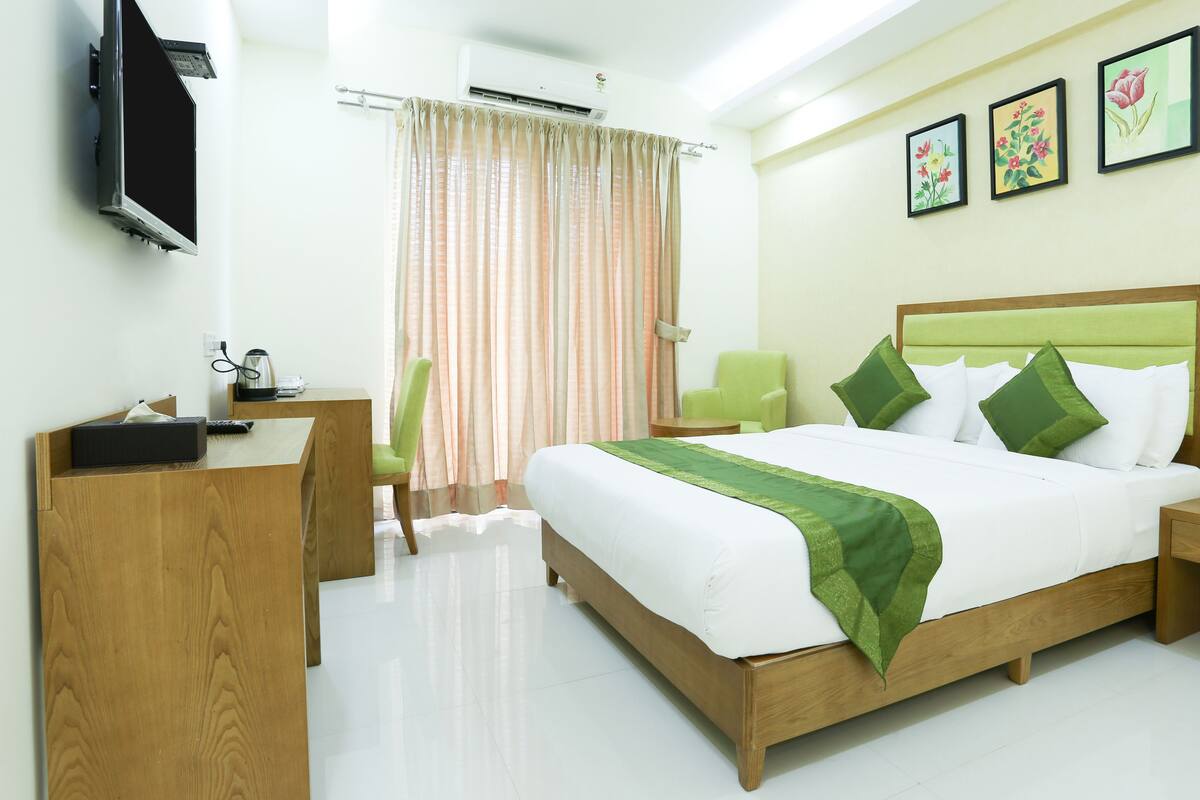 Standard Room | Desk, iron/ironing board (on request), rollaway beds (surcharge)