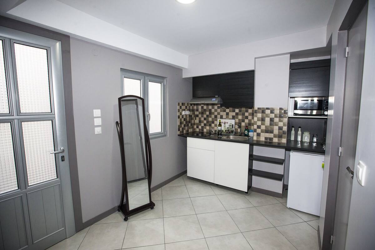 Deluxe Studio | Private kitchenette