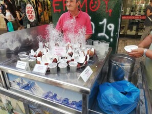 Dining - Day in Athens (Athens)