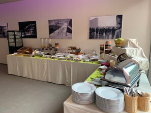 Free daily buffet breakfast