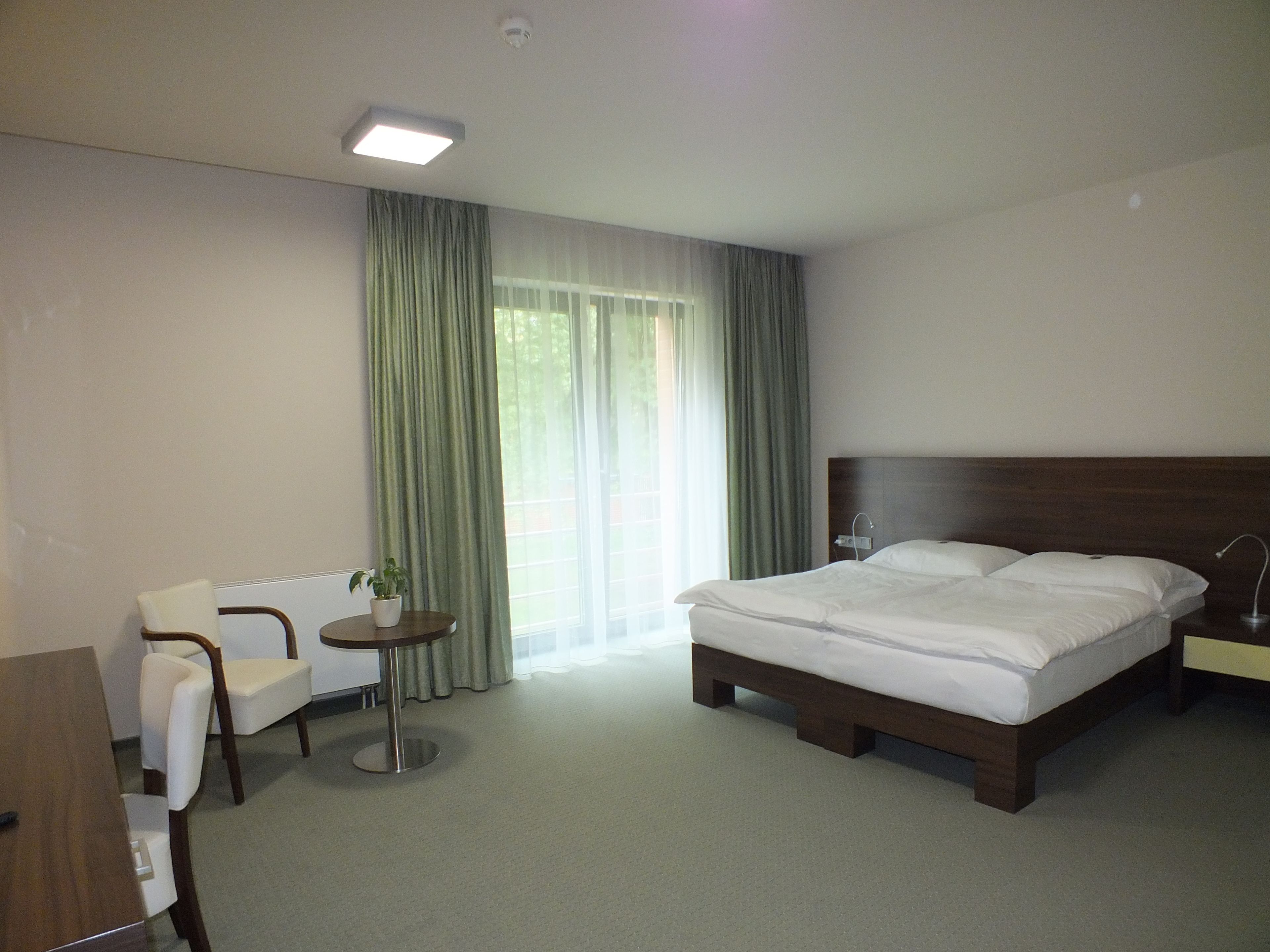 Business Suite | In-room safe, blackout curtains, cots/infant beds, rollaway beds