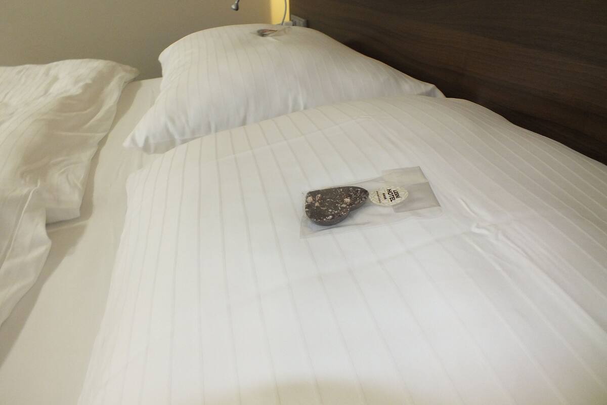 Comfort Double Room, 1 Queen Bed | In-room safe, blackout curtains, cots/infant beds, rollaway beds