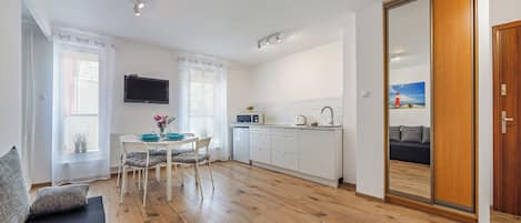 Studiosuite (18a/12) | Wohnbereich | Flachbildfernseher