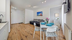 Studio Suite (18a/12) | Living area