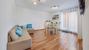 Apartment (18a/2) | Living area | Flat-screen TV