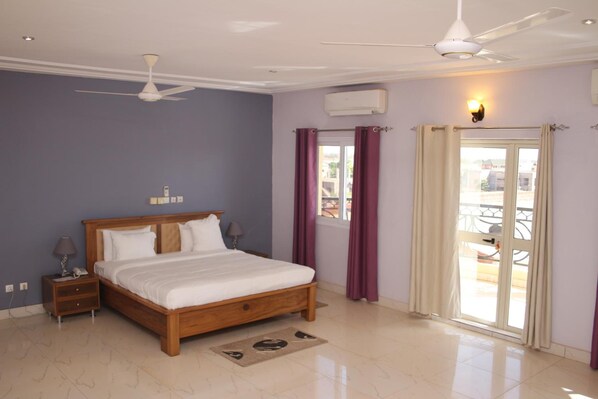 Minibar, individually decorated, individually furnished, desk - Welcome Lodge (Ouagadougou)