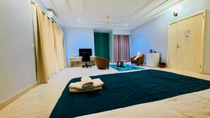 Minibaari, yksilöllisesti sisustettu, yksilöllisesti kalustettu