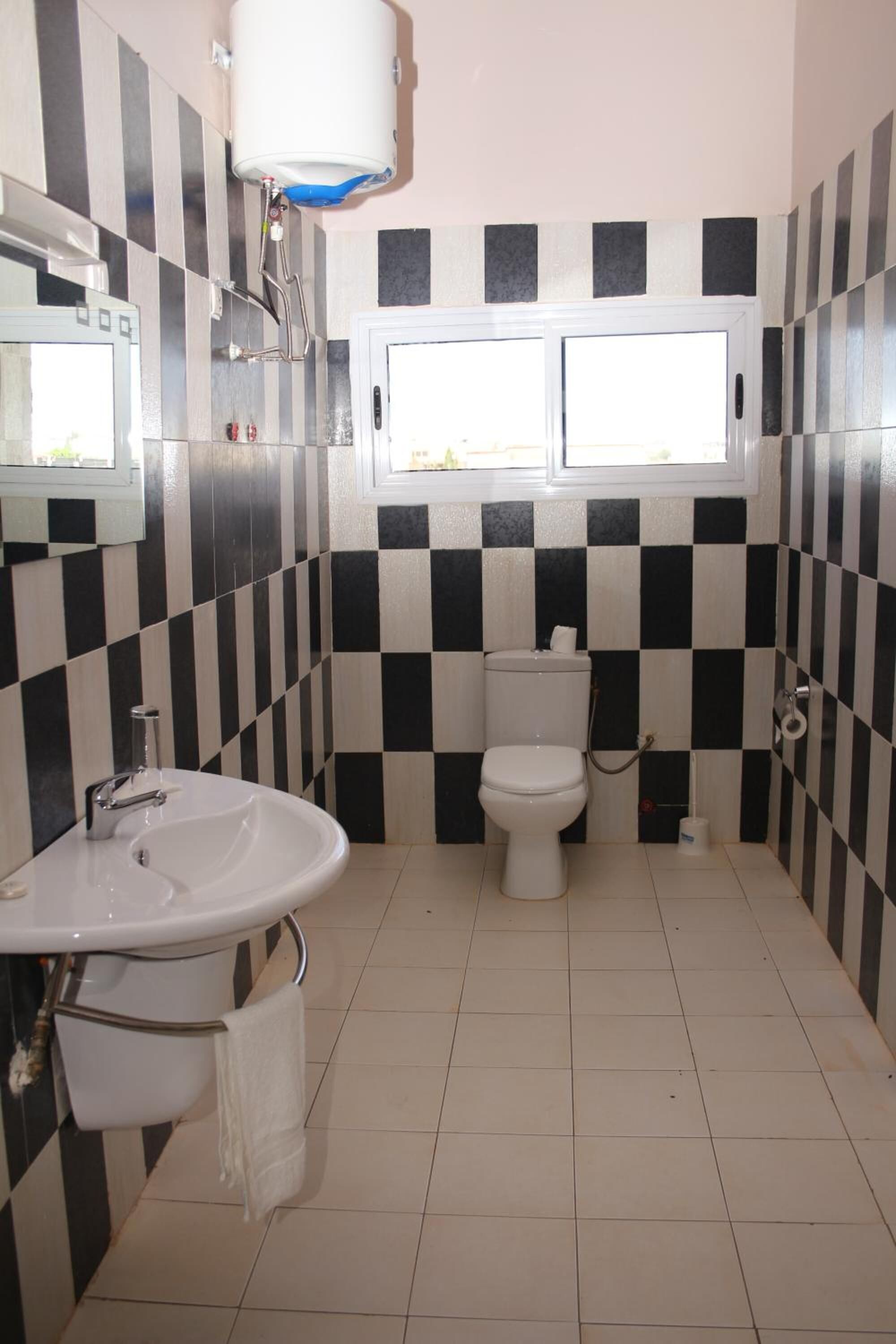 shower, rainfall showerhead, free toiletries, hair dryer