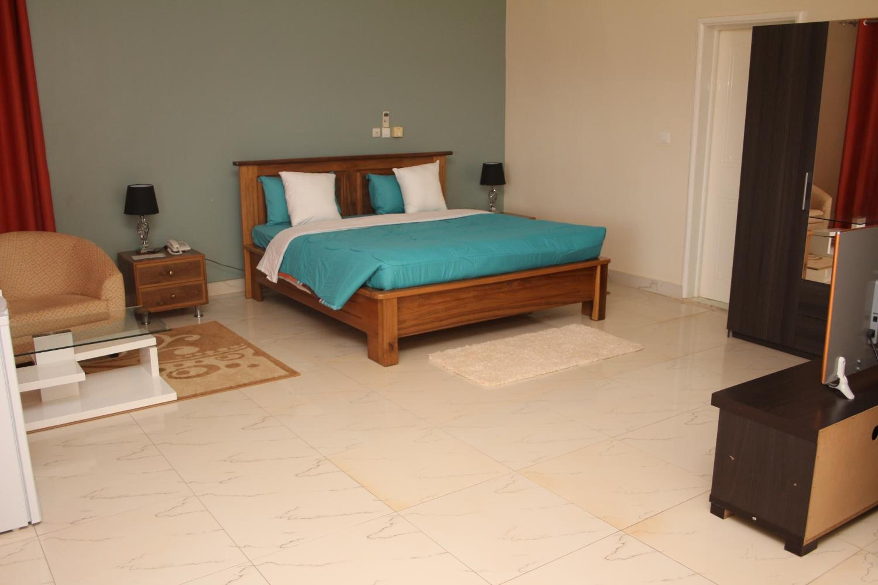 1 bedroom, minibar, individually decorated, individually furnished