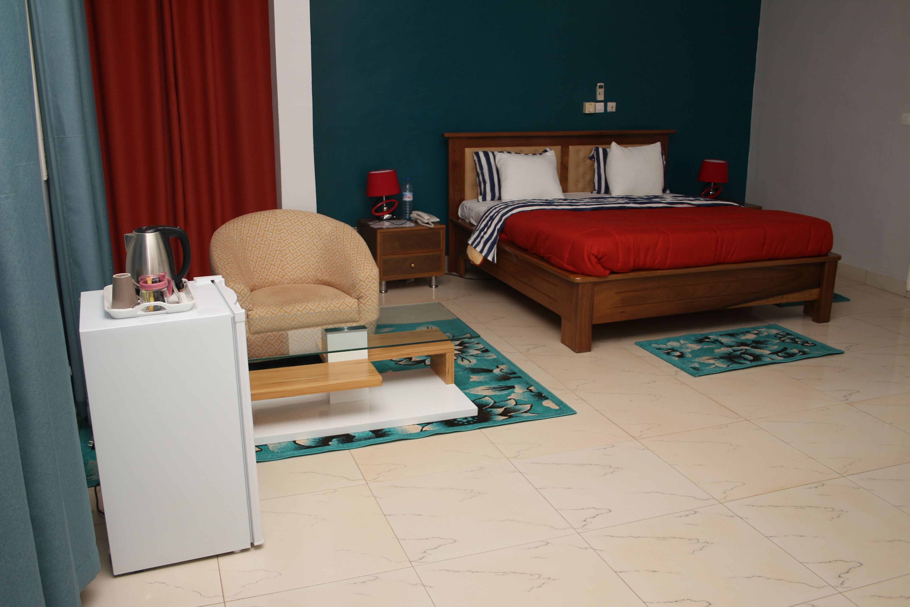 standard double room | 1 bedroom, minibar, individually decorated, individually furnished