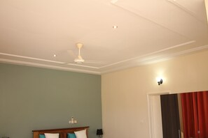 Suite Junior | Minibar, décoration personnalisée, ameublement personnalisé, bureau