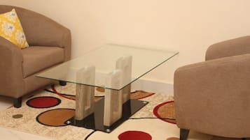 Suite junior | Zona de estar | Televisión de pantalla plana de 43 pulgadas con canales por satélite