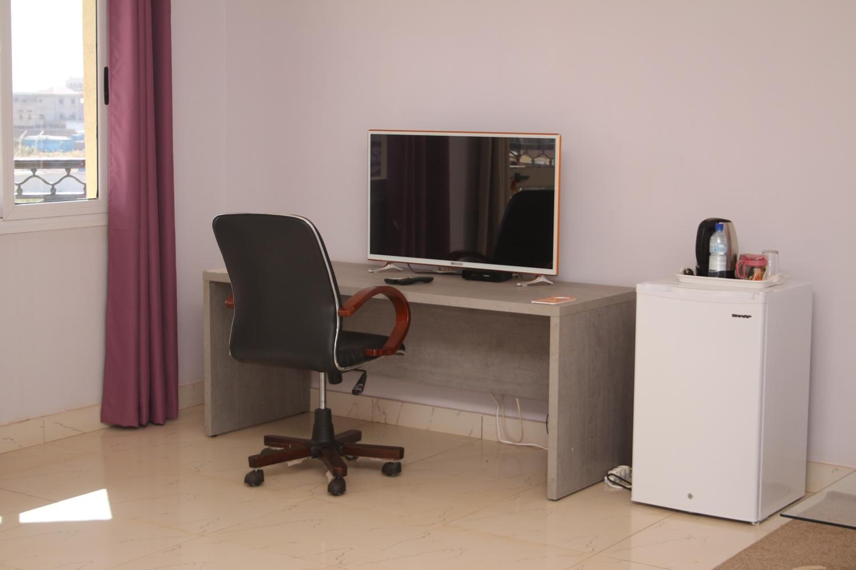 standard double room | 1 bedroom, minibar, individually decorated, individually furnished