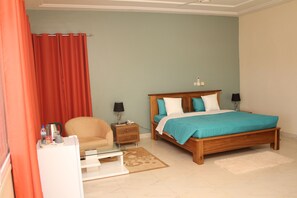 Luxury Double Room Single Use | Minibar, individually decorated, individually furnished, desk - Welcome Lodge (Ouagadougou)