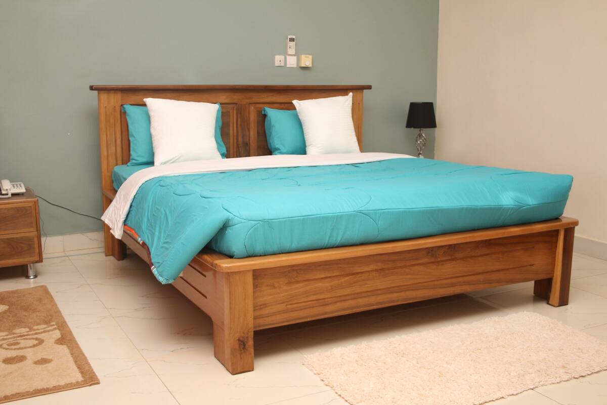 standard double room | 1 bedroom, minibar, individually decorated, individually furnished