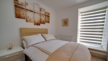 Deluxe Apartment, 2 Bedrooms | 1 bedroom, Egyptian cotton sheets, premium bedding, down comforters