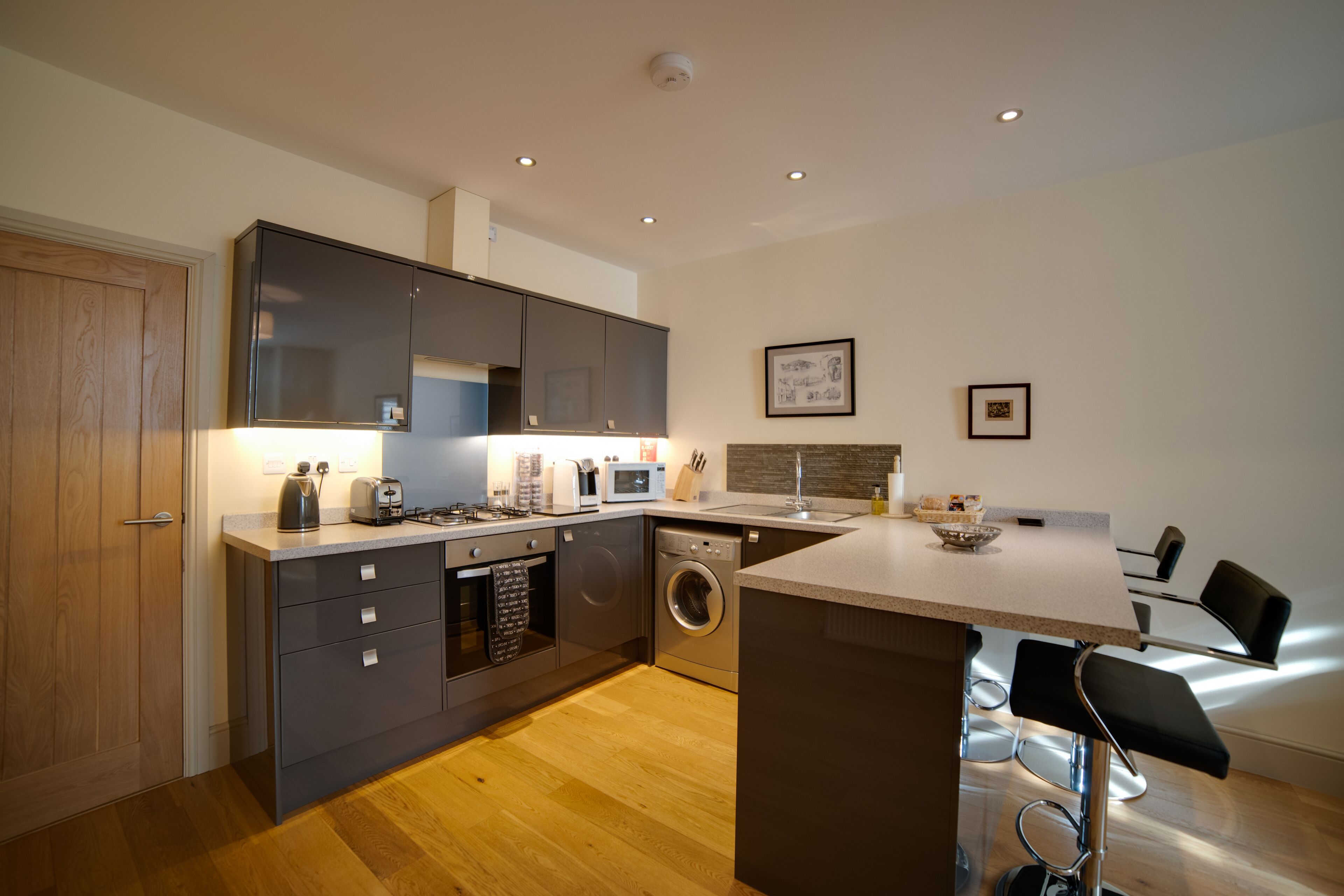 Deluxe Apartment, 1 Bedroom | Private kitchen | Full-sized fridge, microwave, oven, stovetop